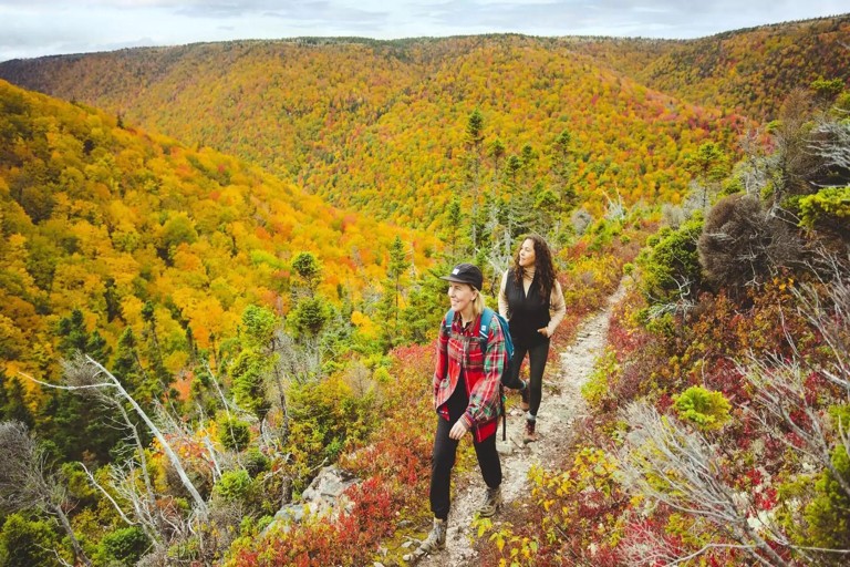 Fall Foliage Peaks in Annapolis Valley, Drawing Local Hikers